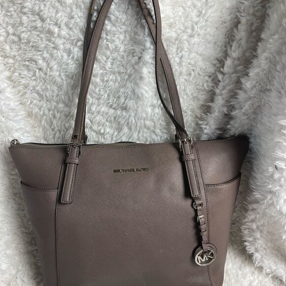 Michael Kors Jet Set Safiano Gray leather tote Silver tone hardwares & l… - Picture 4 of 16